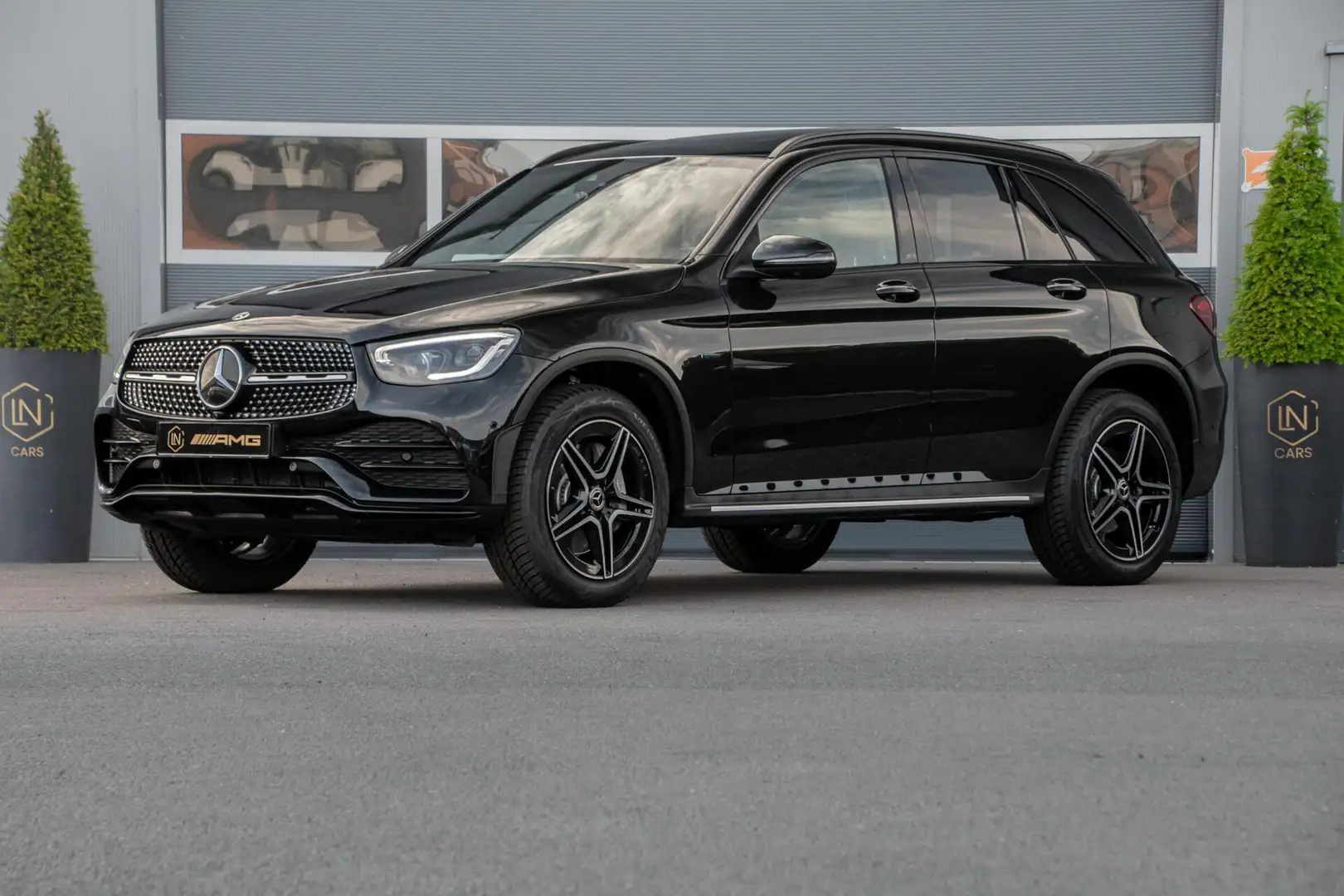 Mercedes-Benz GLC 300 300e 4MATIC AMG | Panoramadak | DAB Schwarz - 1