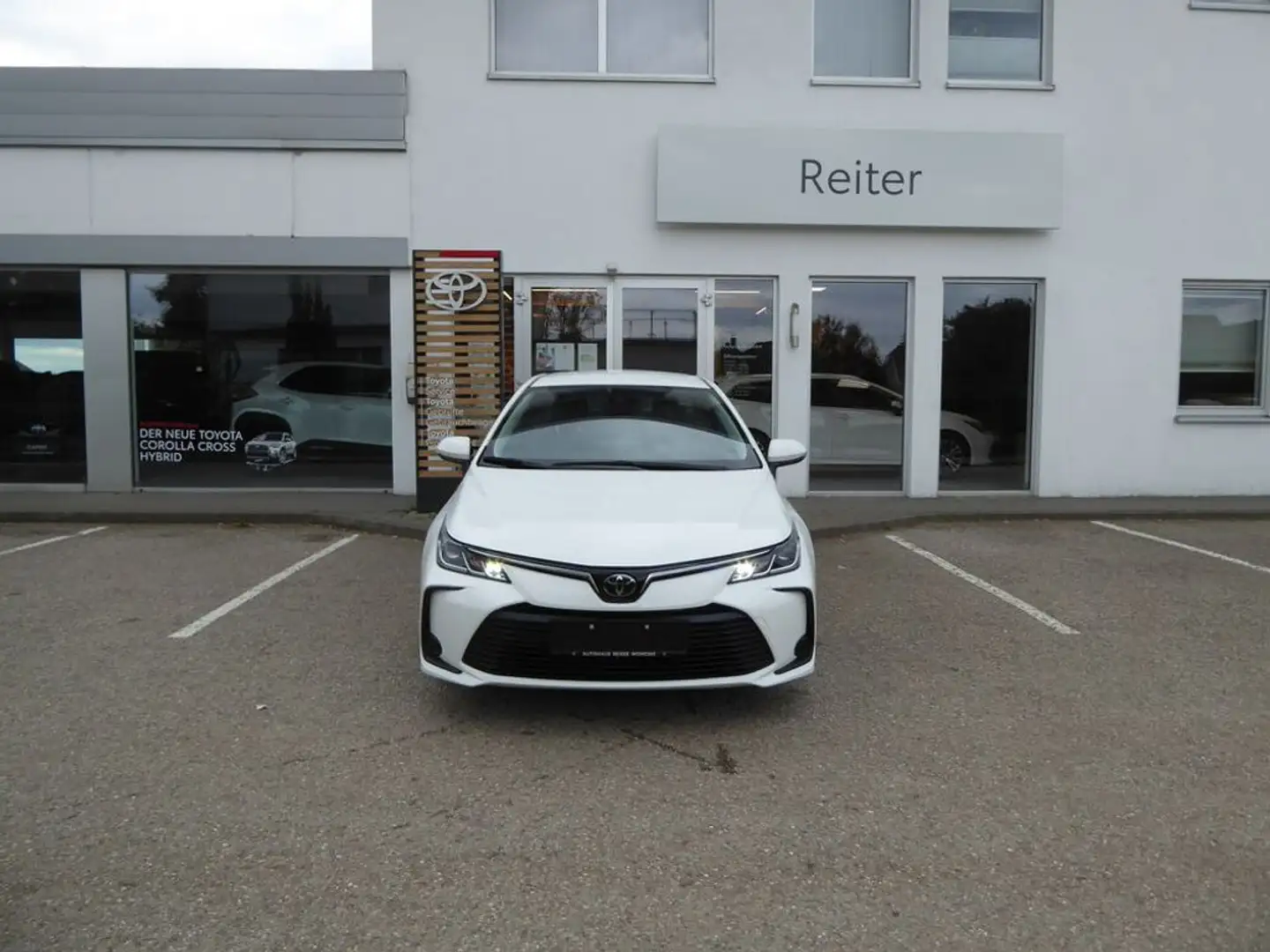 Toyota Corolla 1,5 Sedan Blanc - 1