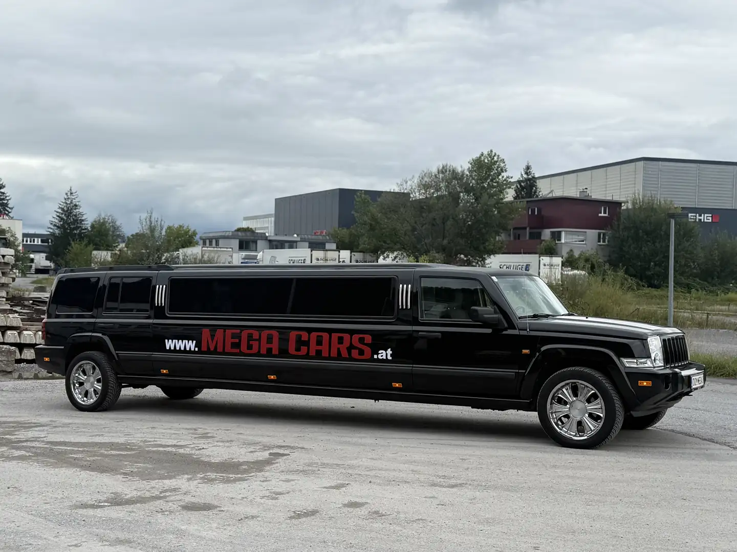 Chrysler Sonstige Jeep Commander 4,7 V8 Stretchlimousine Schwarz - 1