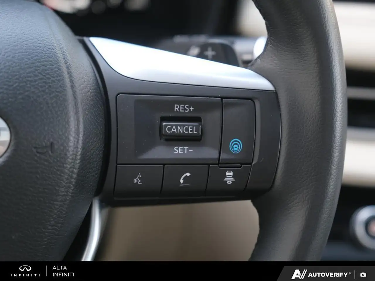Infiniti QX60 снимка Infiniti QX60