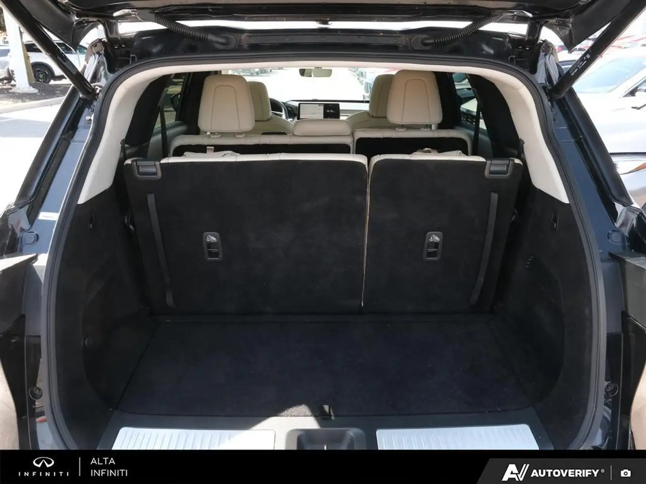 Infiniti QX60 снимка Infiniti QX60