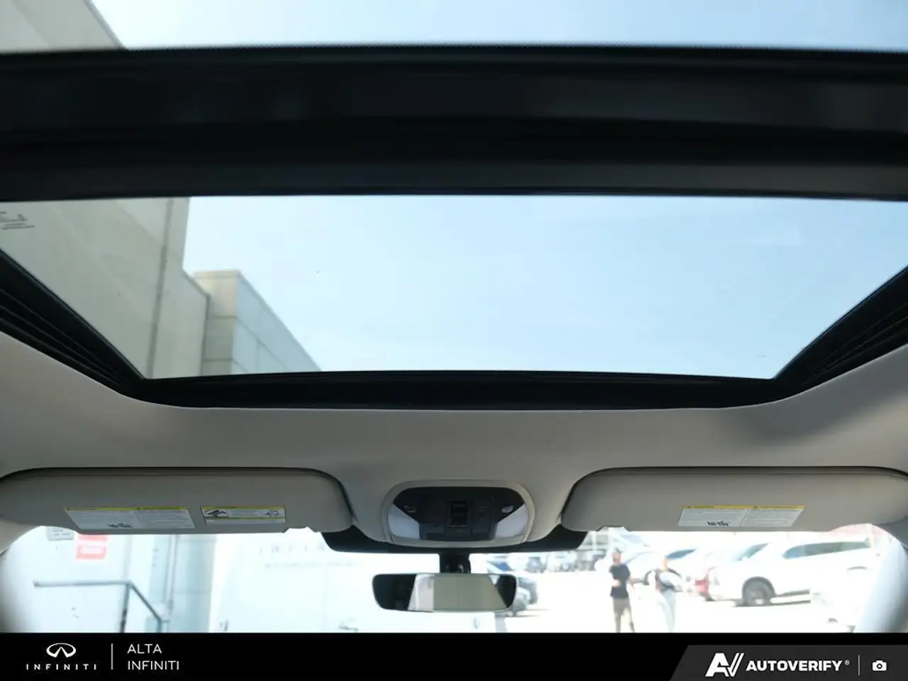 Infiniti QX60 снимка Infiniti QX60