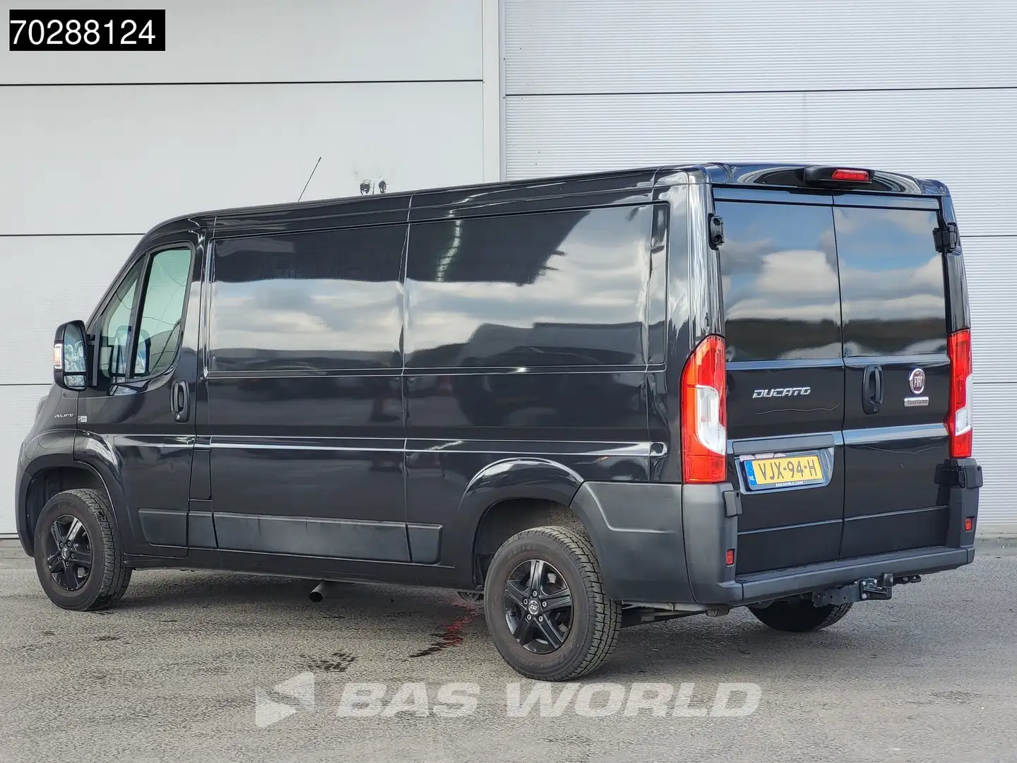 Fiat Ducato 120PK L2H1 Trekhaak Navi Airco Cruise Camera Euro6 Zwart - 2