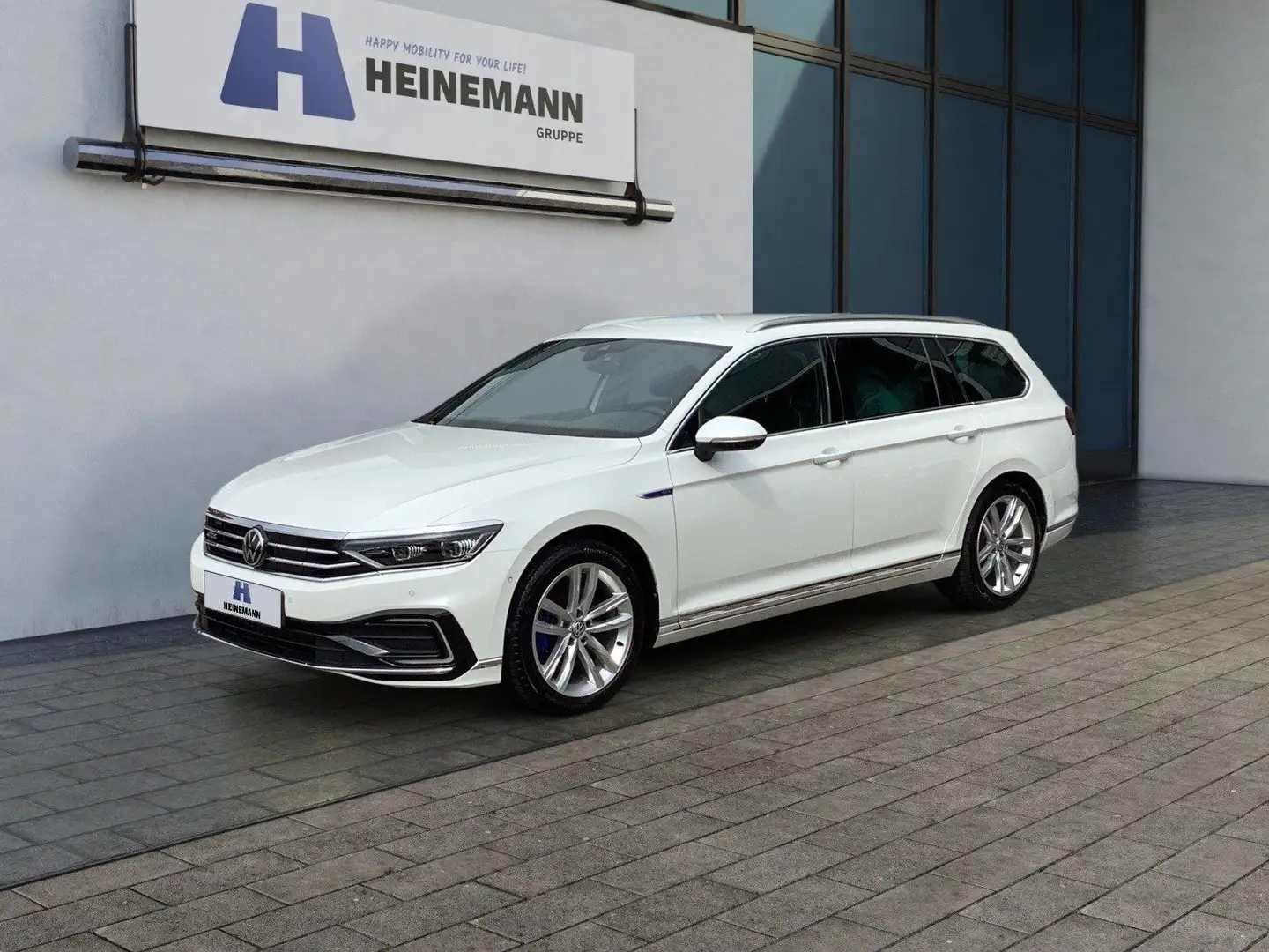 Volkswagen Passat Variant GTE 1.4 TSI DSG Navi LED Leder AH Wit - 1