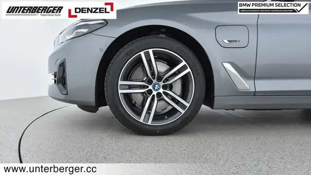 BMW 5 Series view 18
