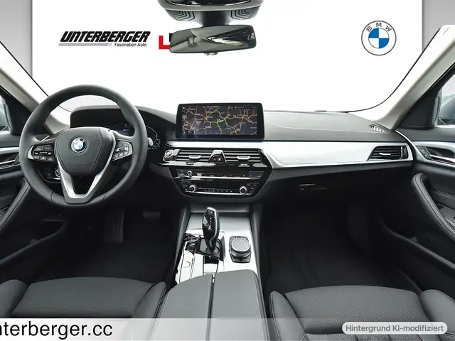 BMW 5 Series view 6