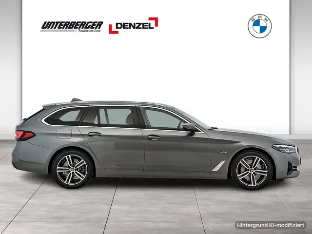 BMW 5 Series view 4