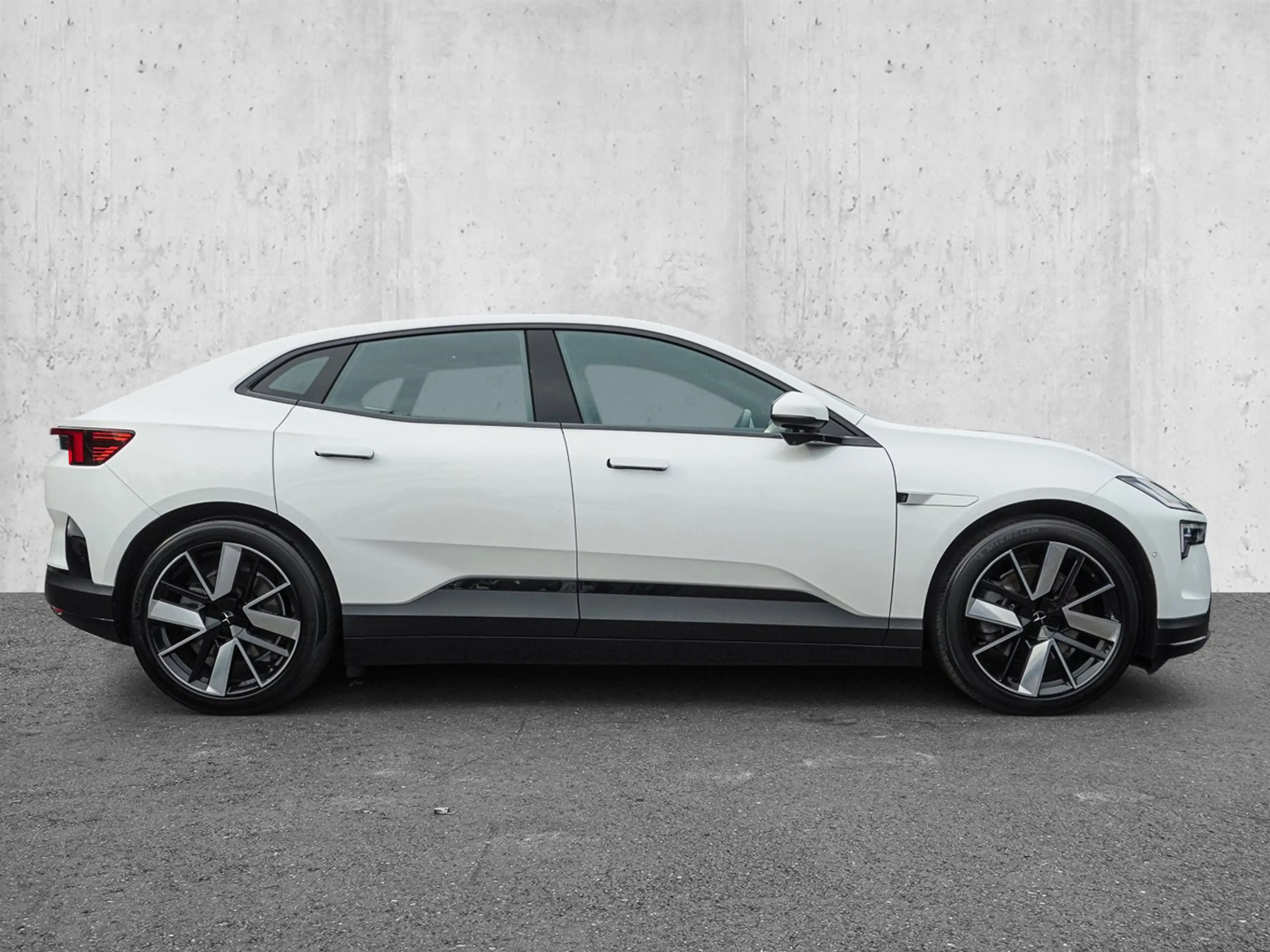 Polestar 4 100 kWh Long Range Dual — photo 4