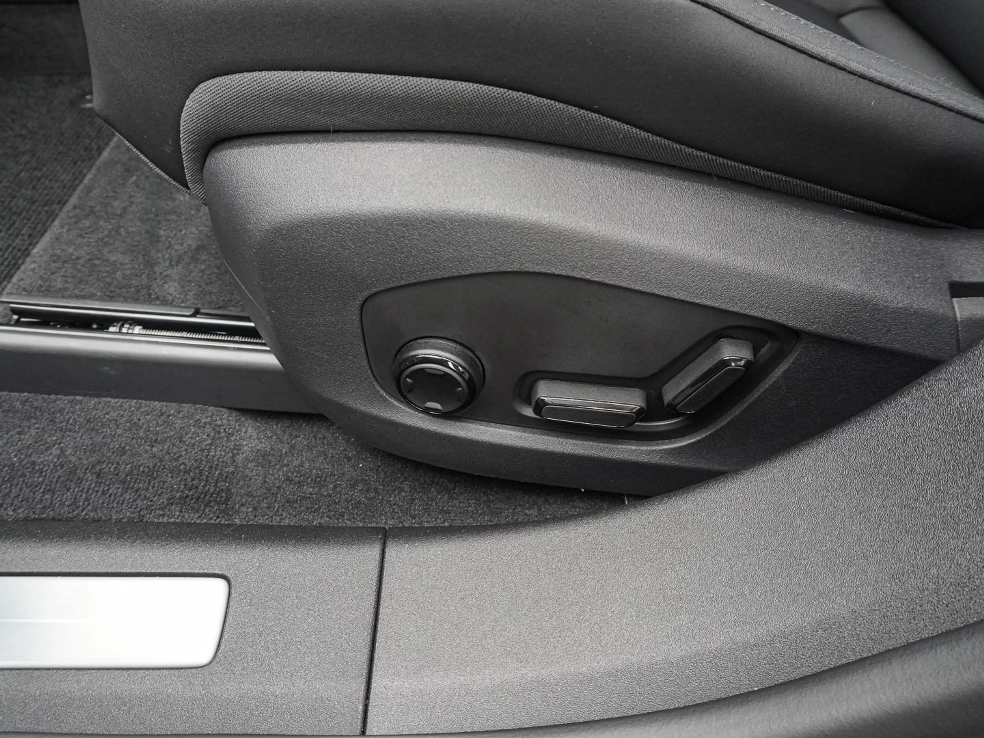 Polestar 4 100 kWh Long Range Dual — photo 16
