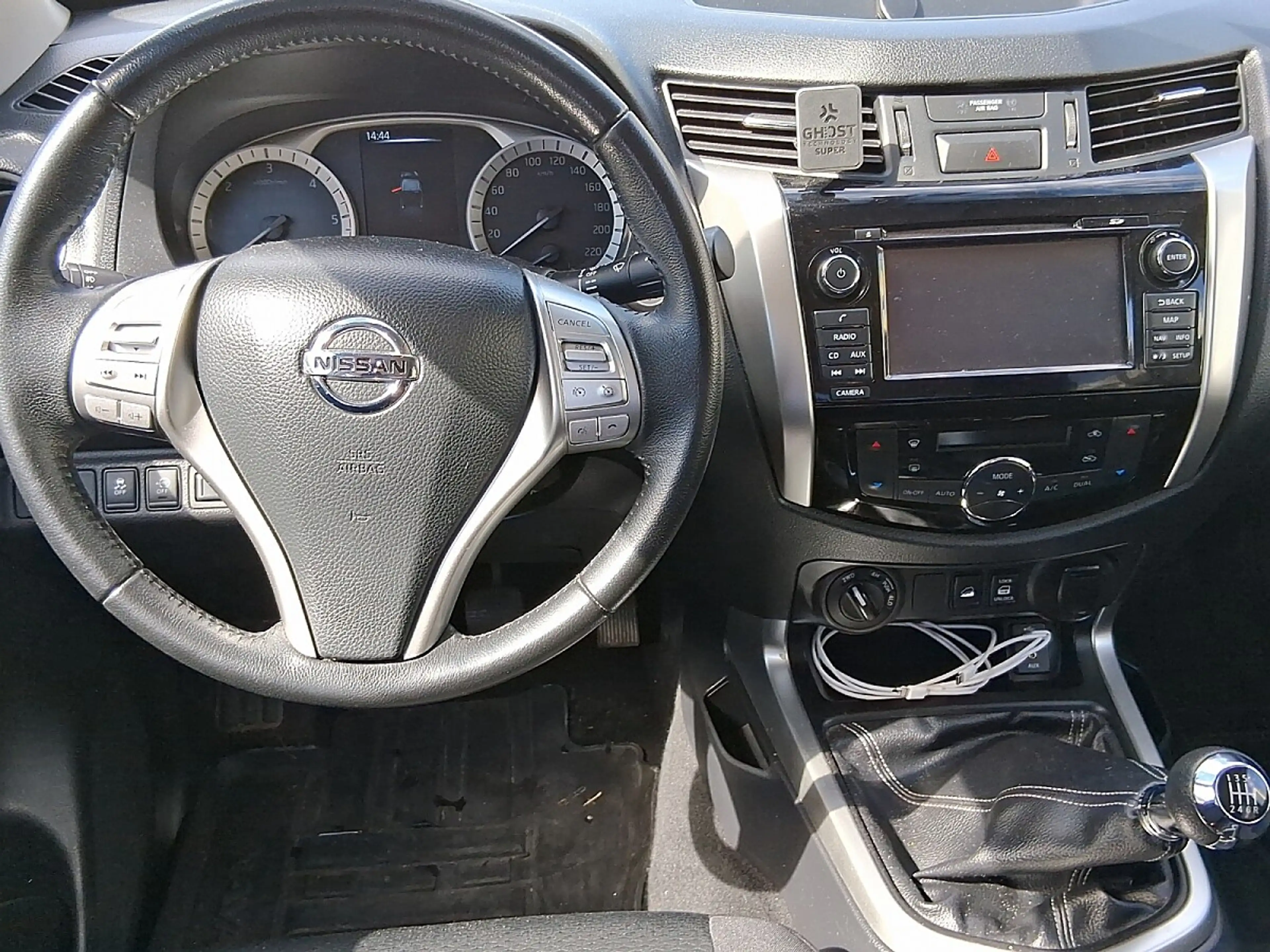 Nissan Navara — photo 7
