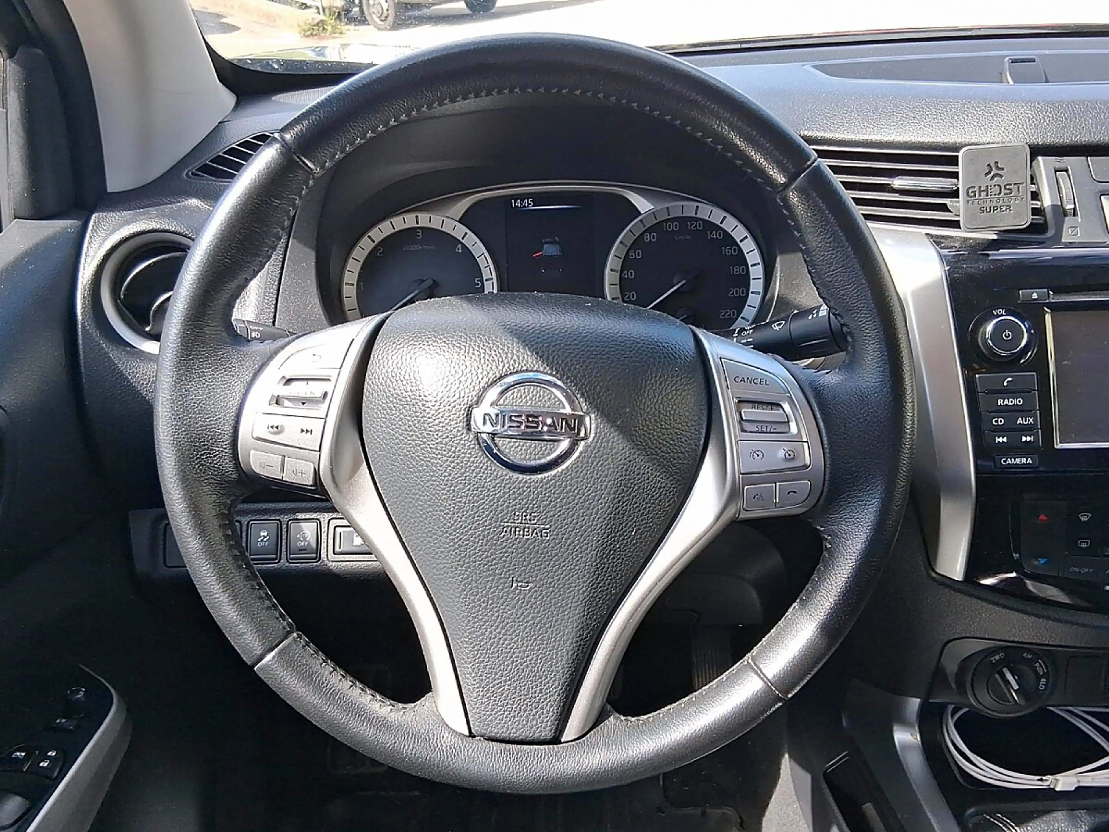 Nissan Navara — photo 8
