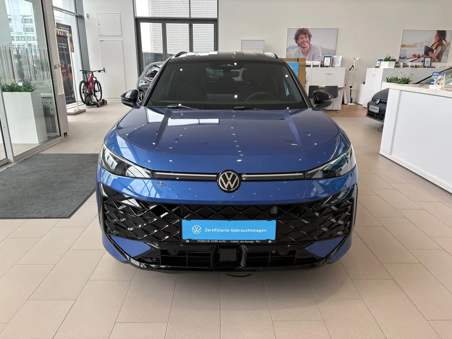 Volkswagen T-Roc R-Line eTSI DSG Blau - 2