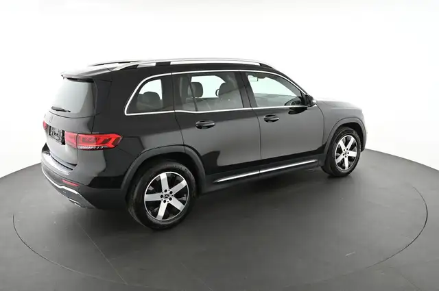 Mercedes-Benz GLB view 4