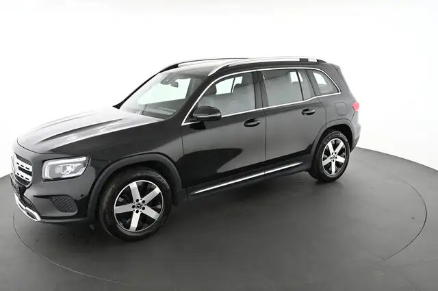 Mercedes-Benz GLB view 3