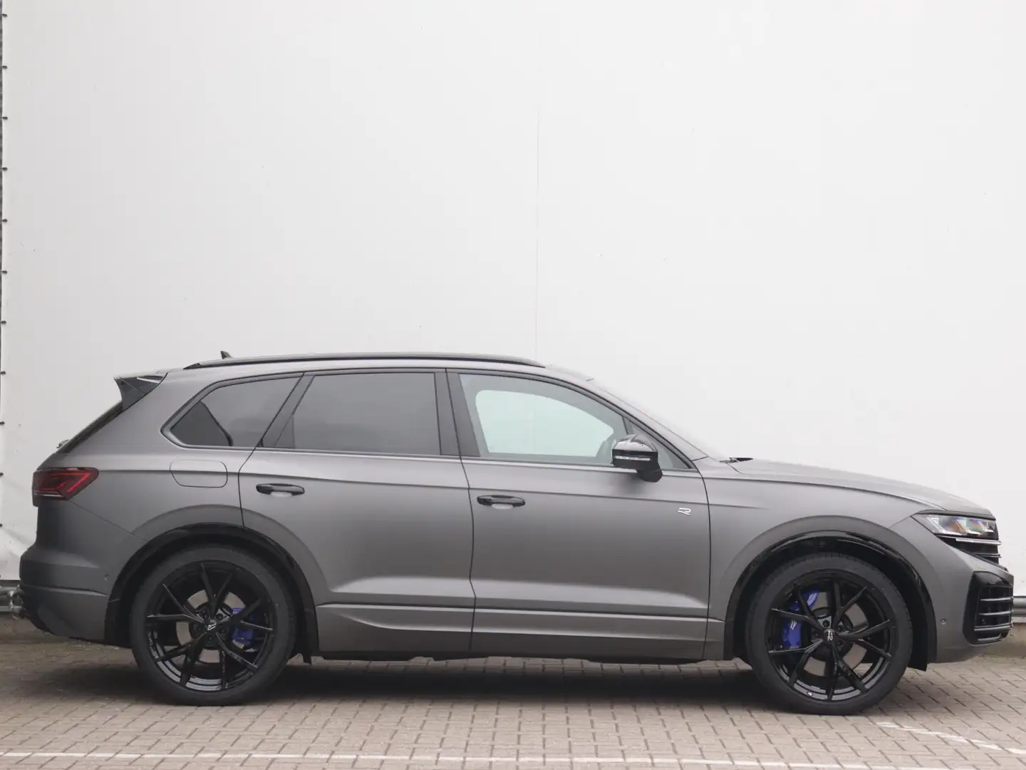 Volkswagen Touareg 3.0 TSi eHybrid 4MOTION R | Luchtvering | Trekhaak Grijs - 2