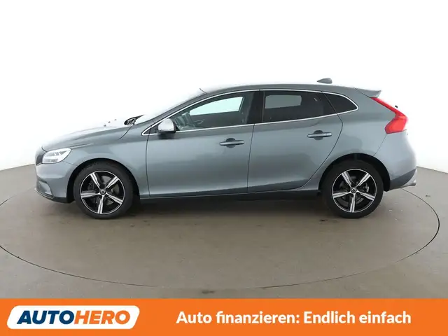 Volvo V40 view 3