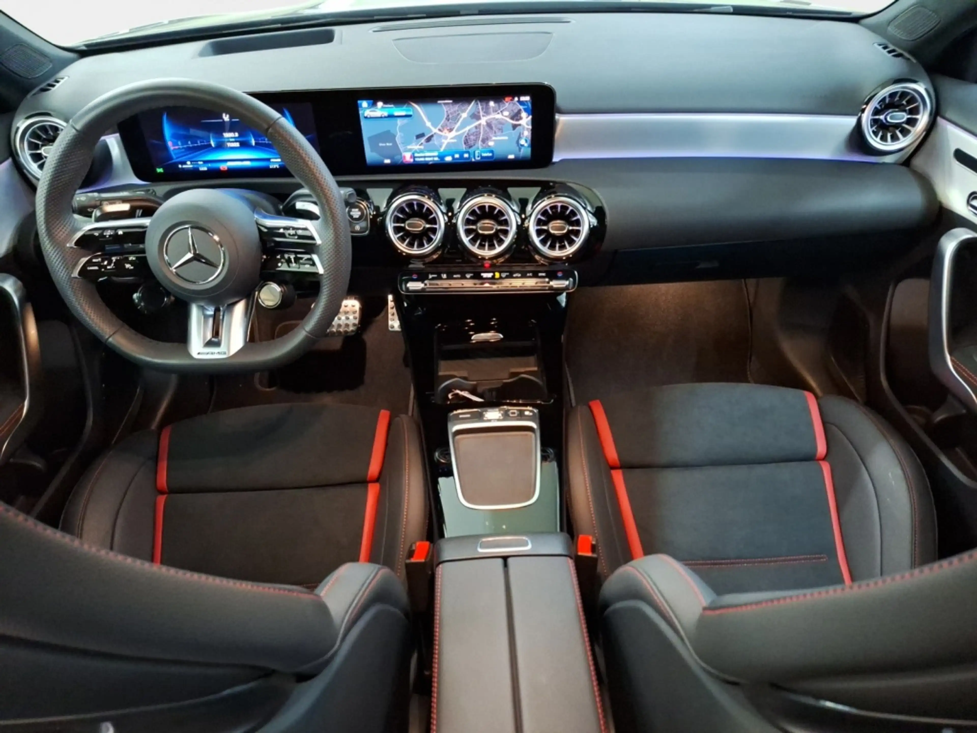 Mercedes-Benz A 35 AMG AMG A 35 4M Pano Multibeam LED 360° Automatik Navi — photo 12