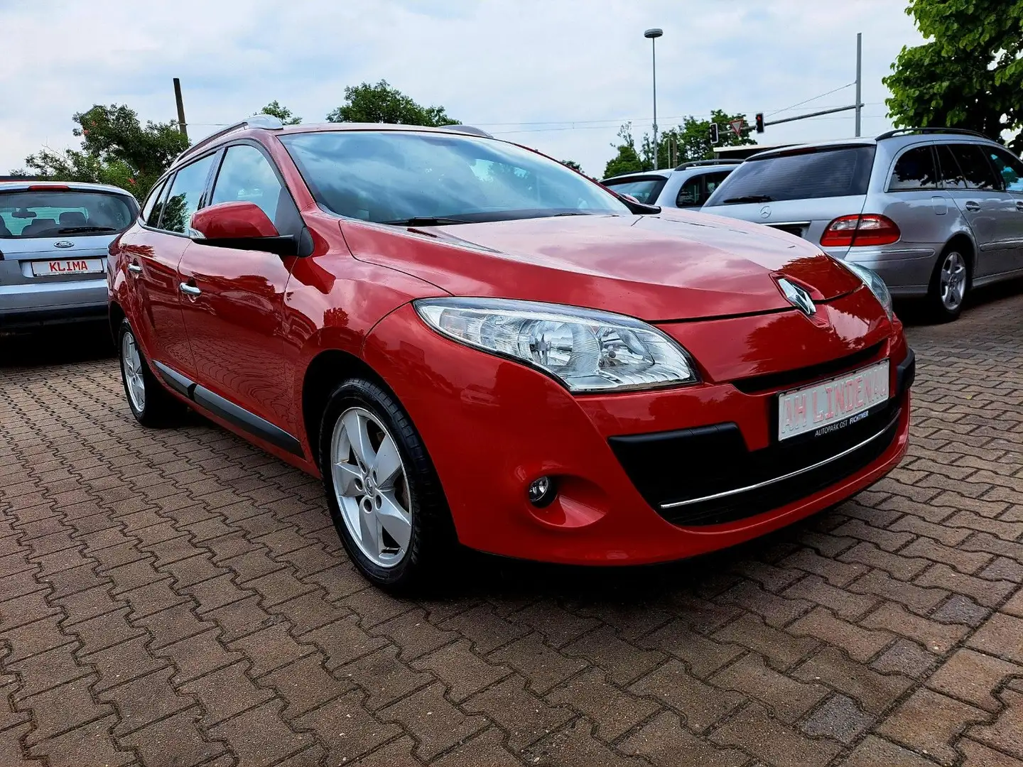 Renault Megane III Grandtour Dynamique Rot - 2