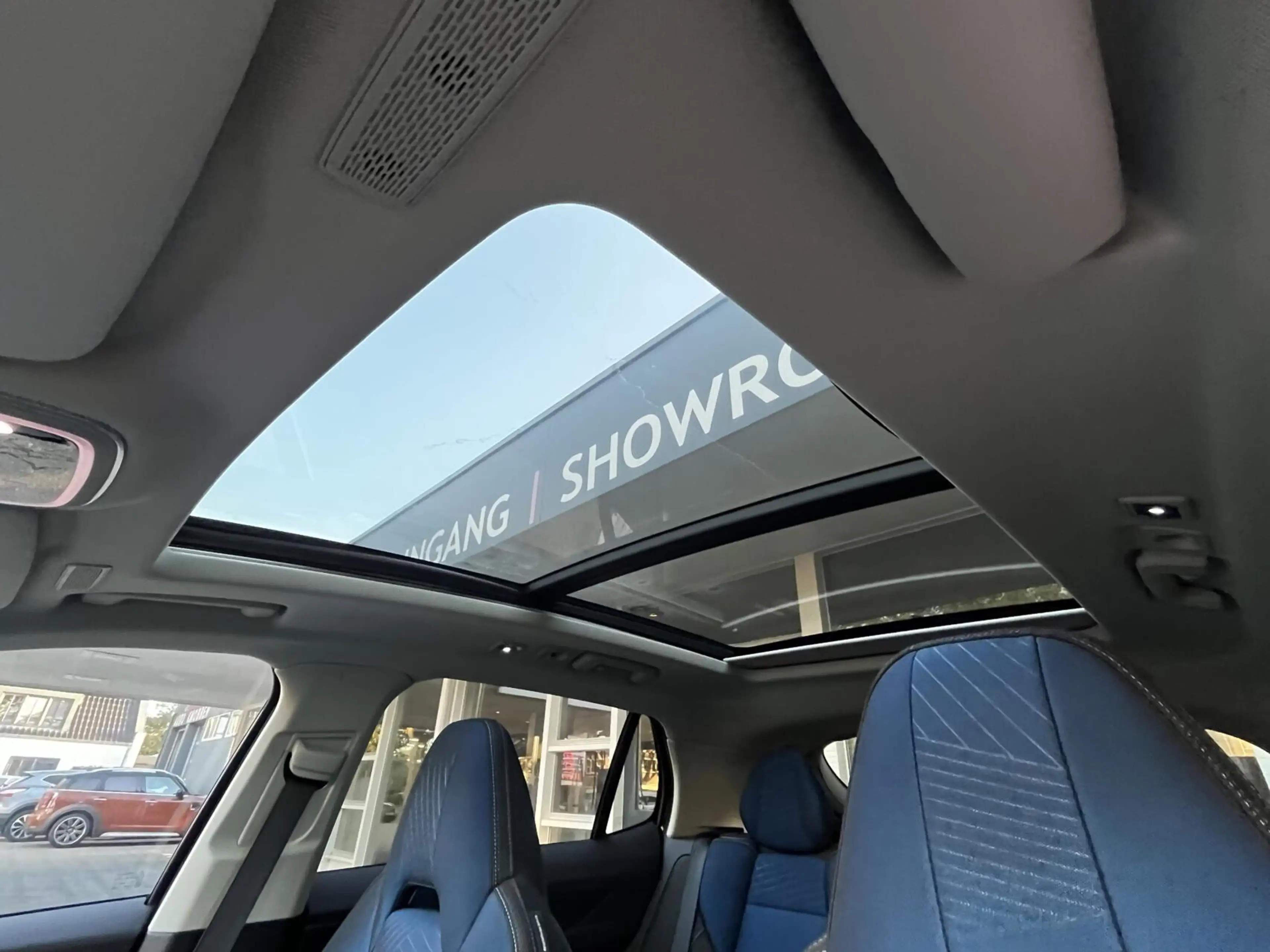 Lynk & Co 01 1.5 Pano, Camera, Carplay, Climat, LM.. — photo 9