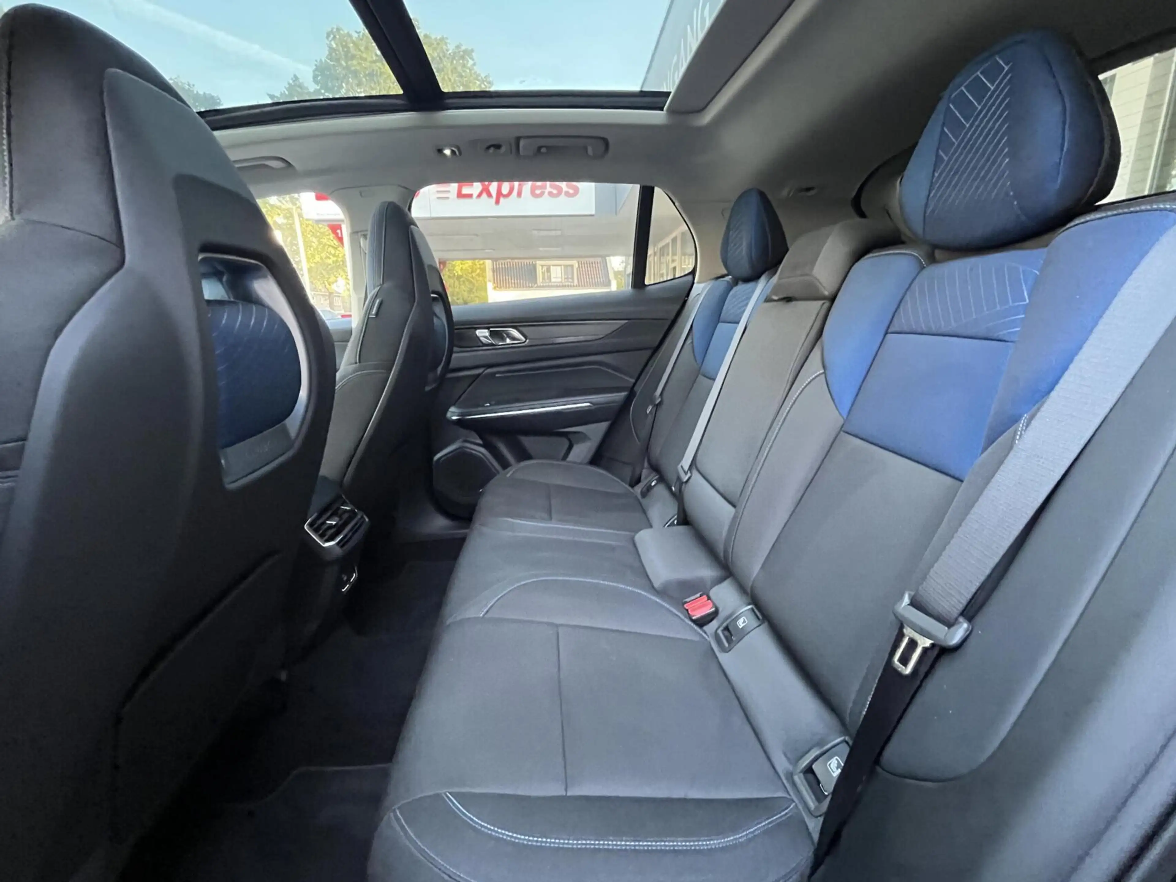 Lynk & Co 01 1.5 Pano, Camera, Carplay, Climat, LM.. — photo 6