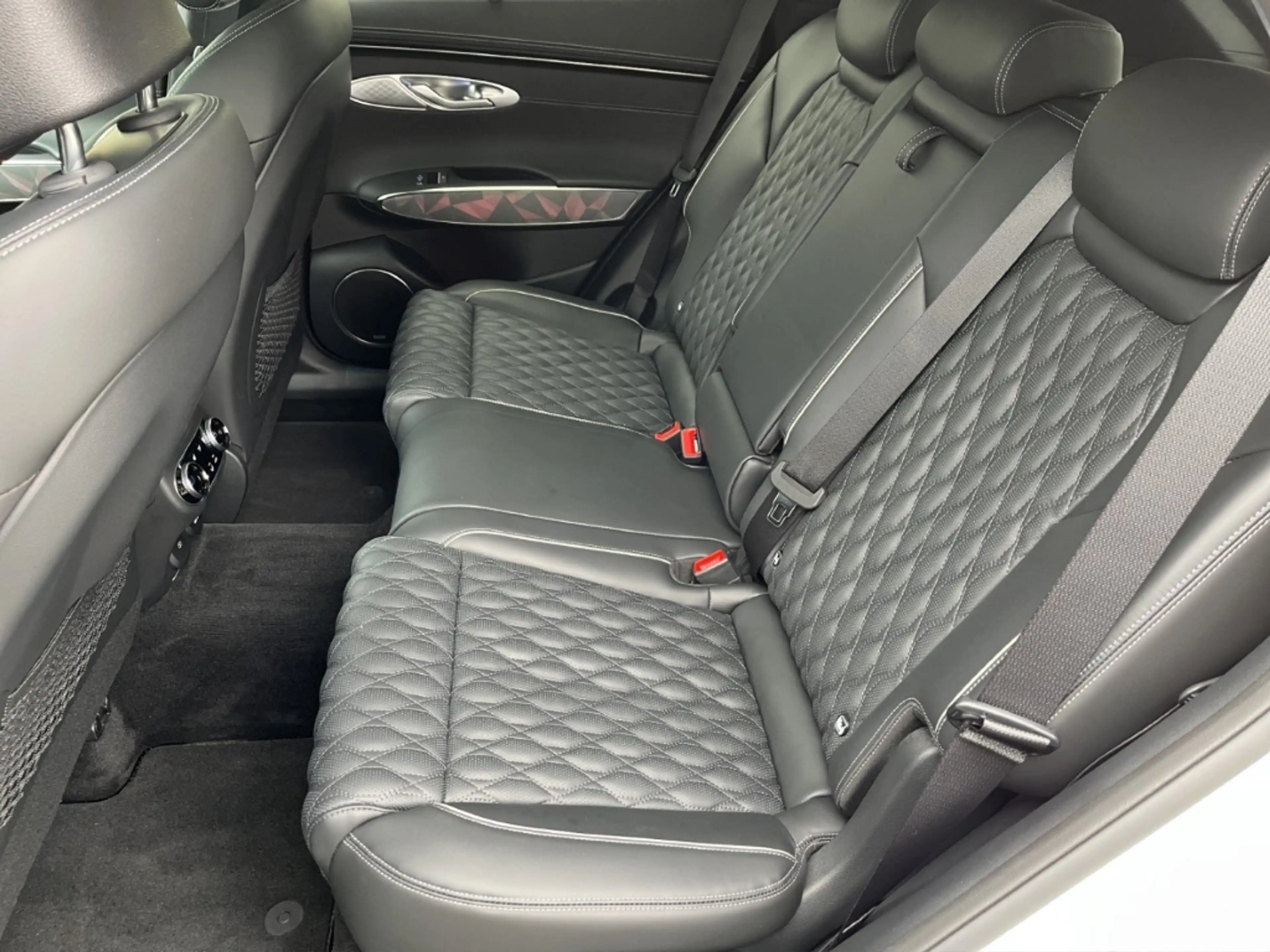 Genesis GV70 2.5 T Sport *ALLRAD*PANO*LED*CAM*NAVI* — photo 8