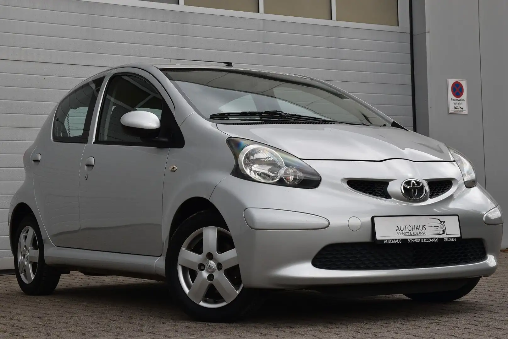 Toyota Aygo AYGO Cool Klima/Navi/ Gris - 1