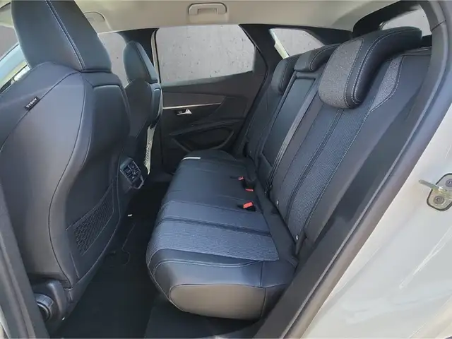 Peugeot 3008 view 8