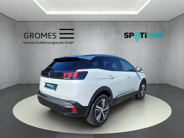 Peugeot 3008 view 3