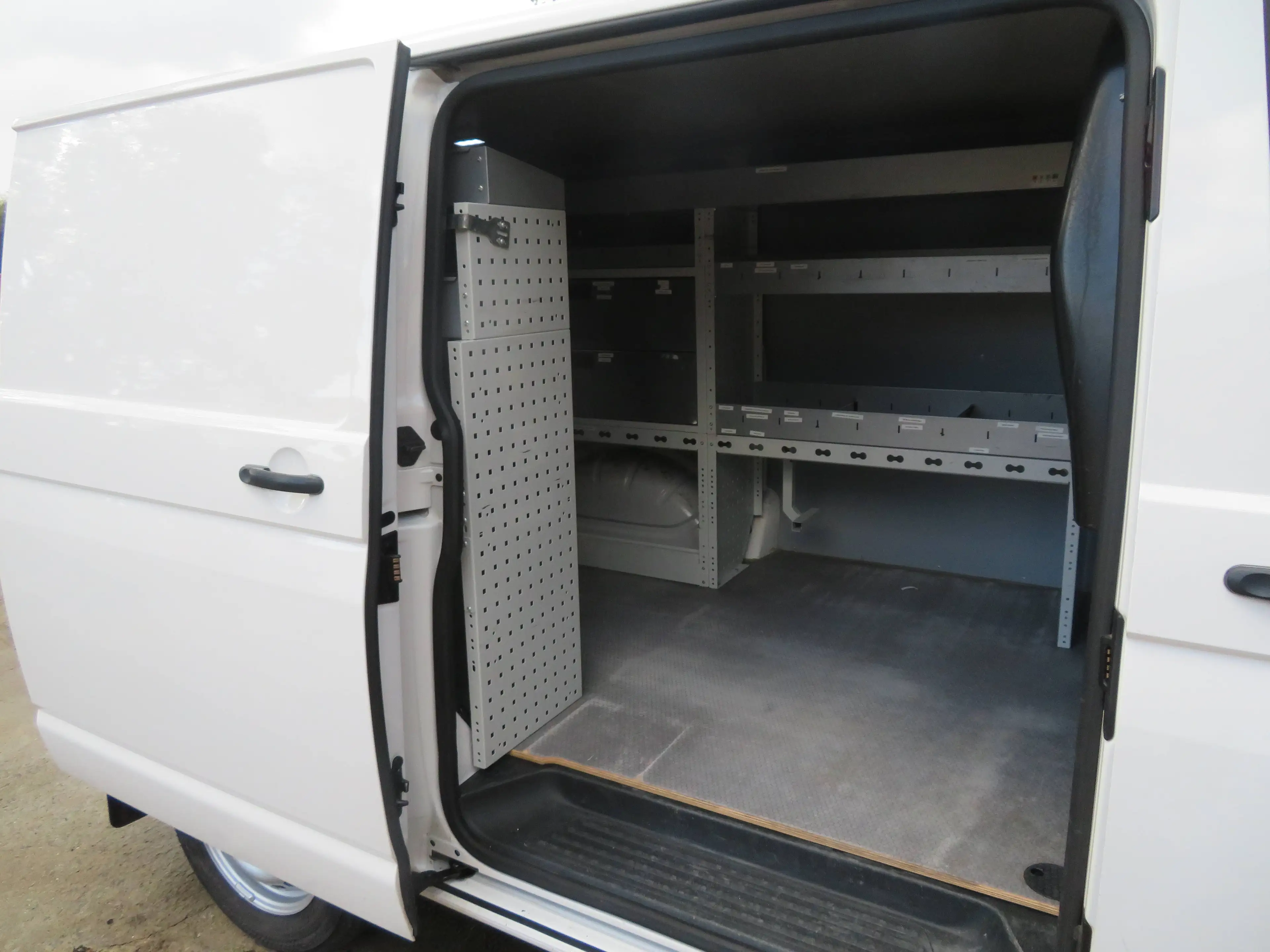 Volkswagen Transporter 2.0 TDi - ingericht — photo 9