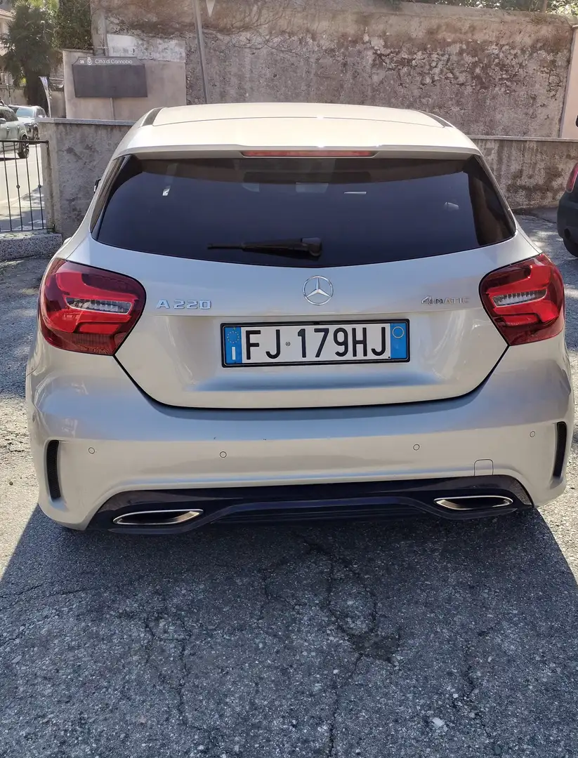 Mercedes-Benz A 220 4Matic Automatic Premium Ezüst - 2