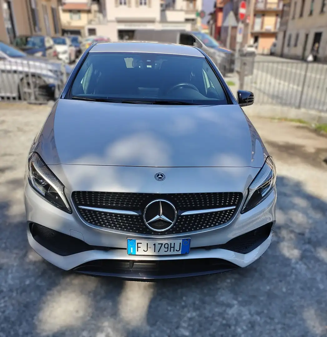 Mercedes-Benz A 220 4Matic Automatic Premium Ezüst - 1