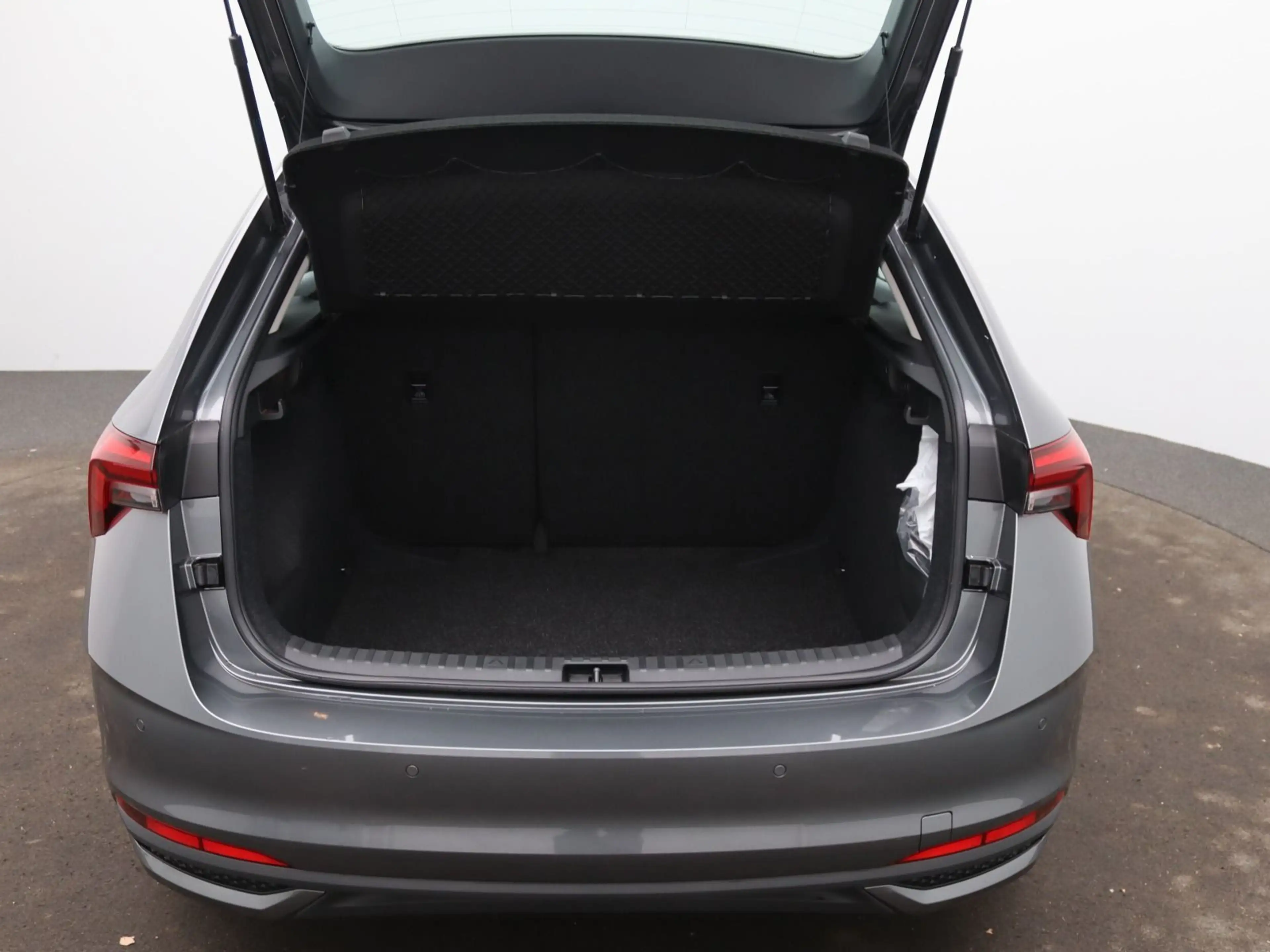 Skoda Scala Tour 1.5 TSI DSG / Navi, Matrix, SmartLink — photo 7