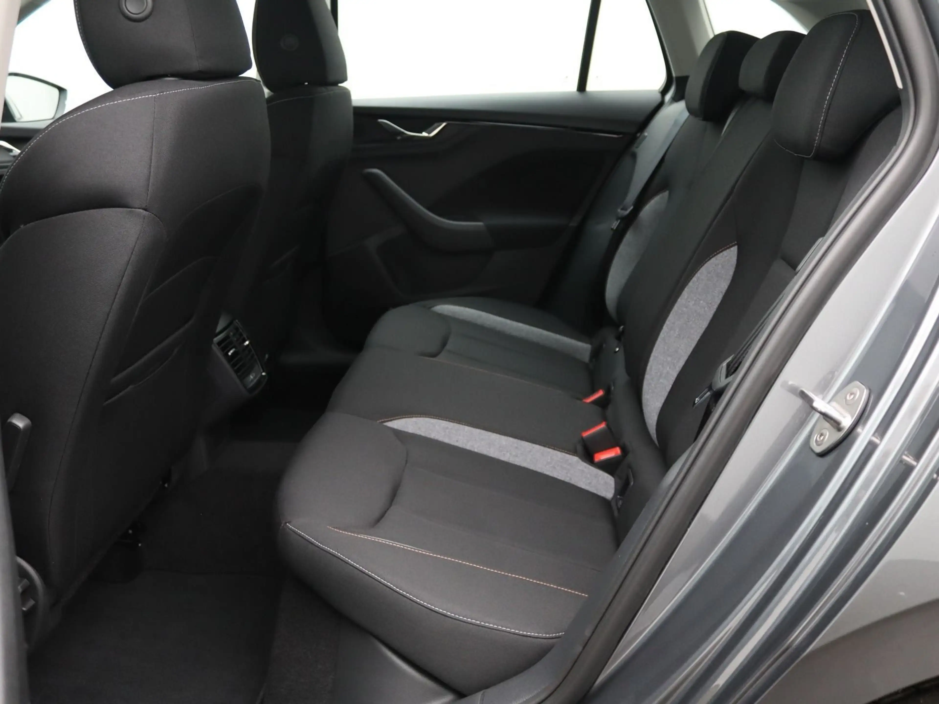 Skoda Scala Tour 1.5 TSI DSG / Navi, Matrix, SmartLink — photo 12