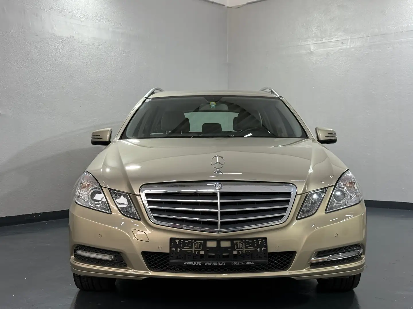 Mercedes-Benz E 200 E 200 CGI BlueEfficiency (212.248) *FINANZIERUNG* Beige - 2