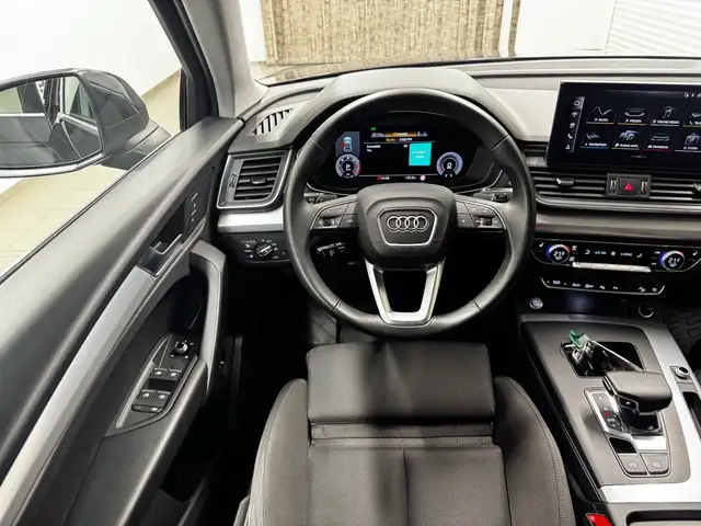 Audi Q5 view 13