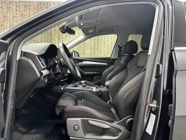 Audi Q5 view 9