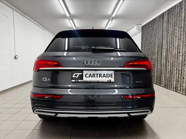 Audi Q5 view 8