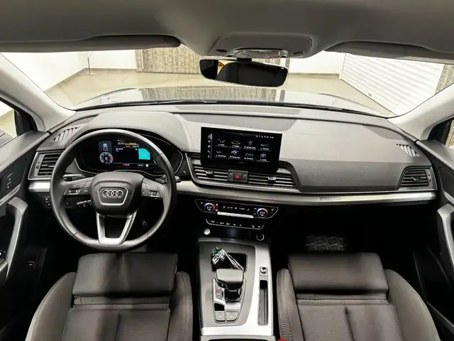 Audi Q5 view 12