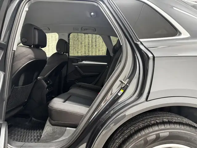 Audi Q5 view 11