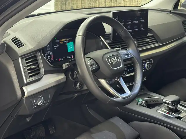 Audi Q5 view 10