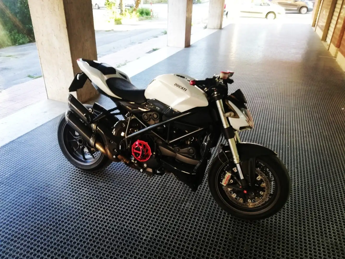 Ducati Streetfighter Biały - 1
