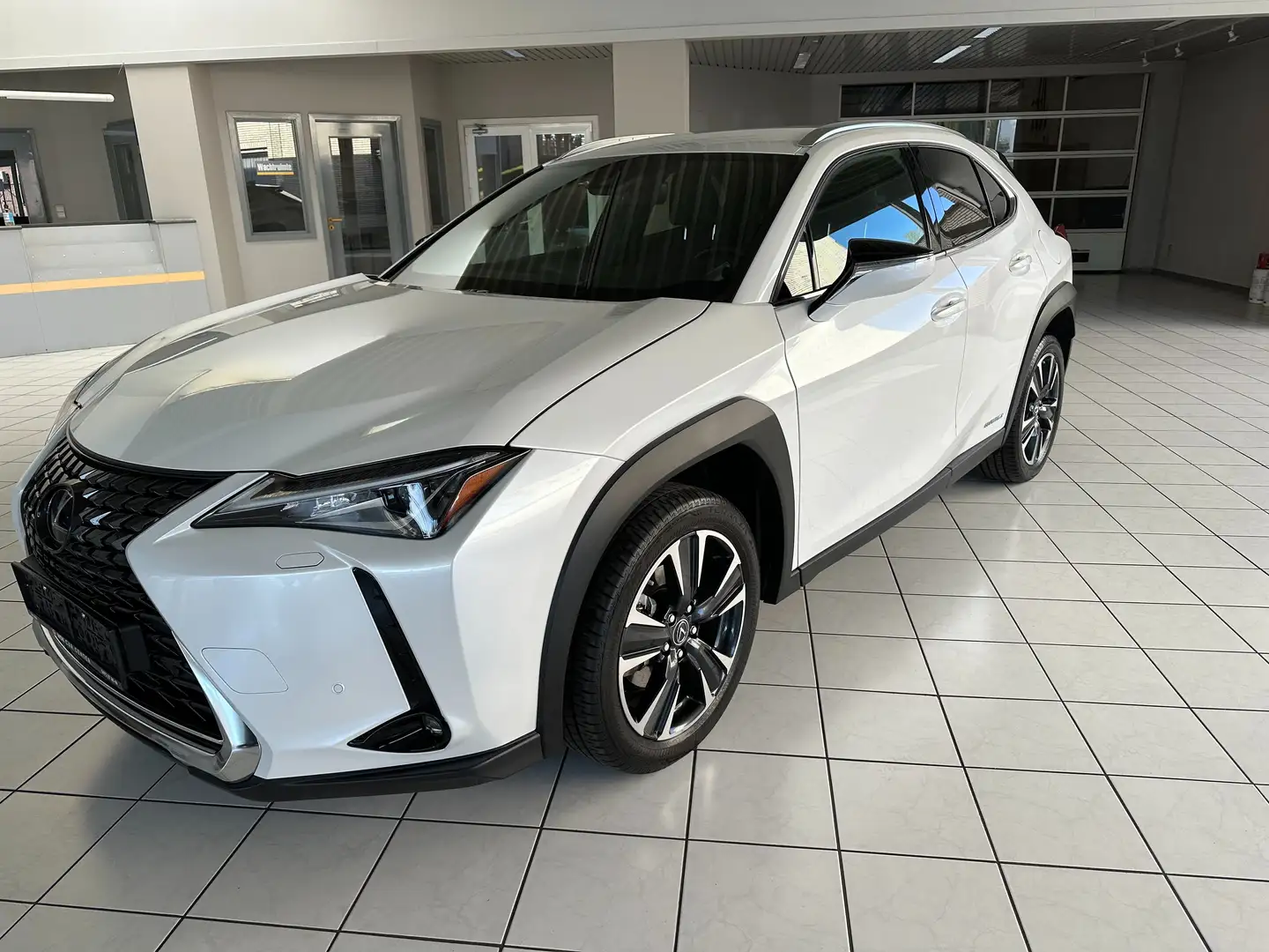 Lexus UX 250h 2.0i FWD Executive Line Blanc - 1