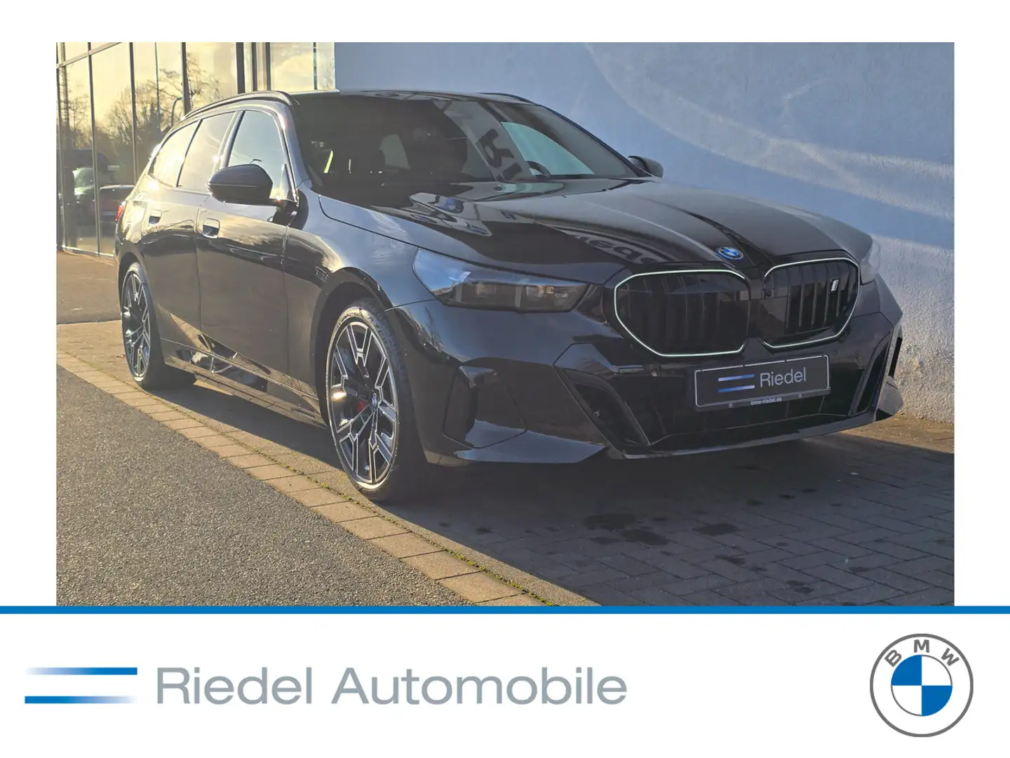 BMW i5 eDrive40 Touring Navi Tempom.aktiv Bluetooth PDC M Schwarz - 1