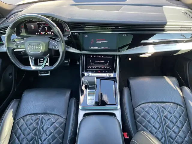 Audi Q8 view 5