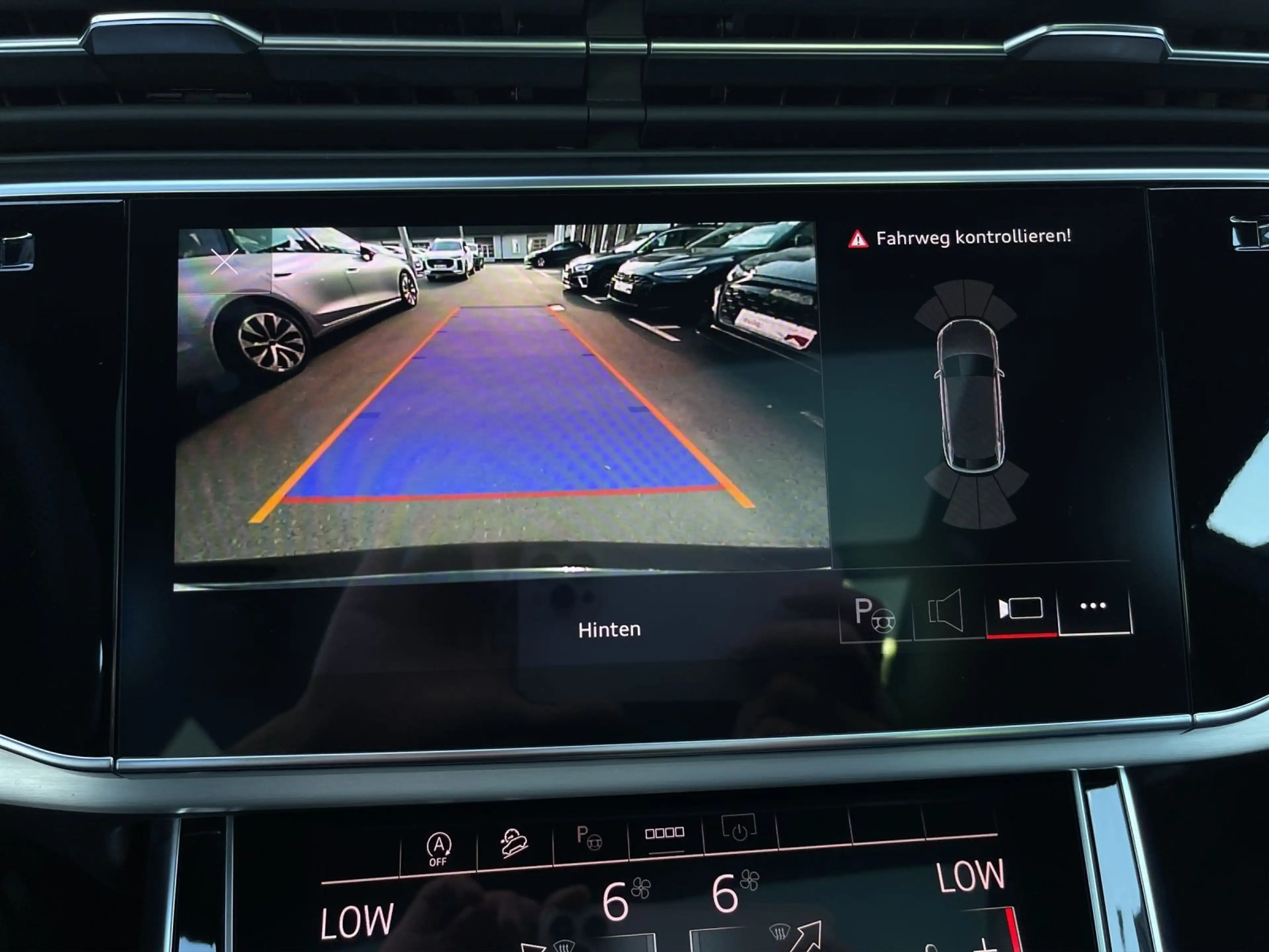 Audi Q8 50 TDI Q PANO AHK BuO STDHZG LUFT LM23 — photo 15