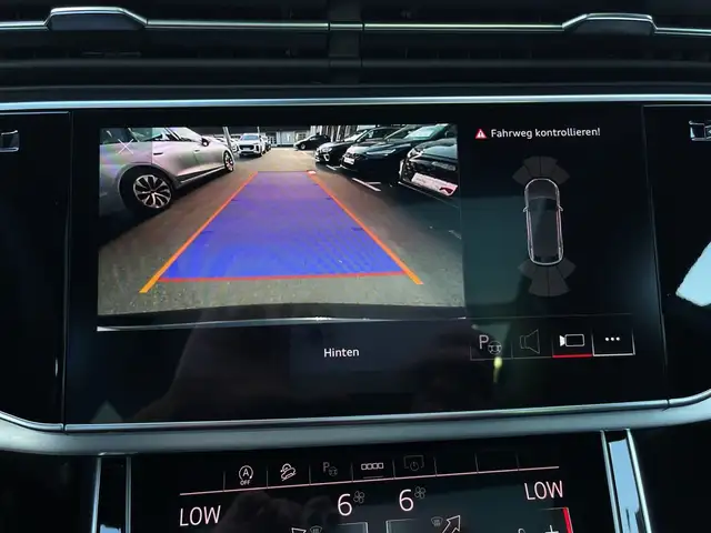 Audi Q8 view 15