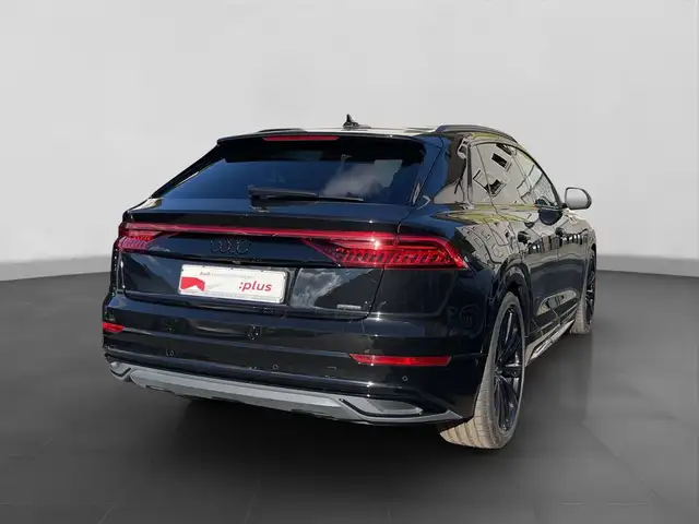 Audi Q8 view 3