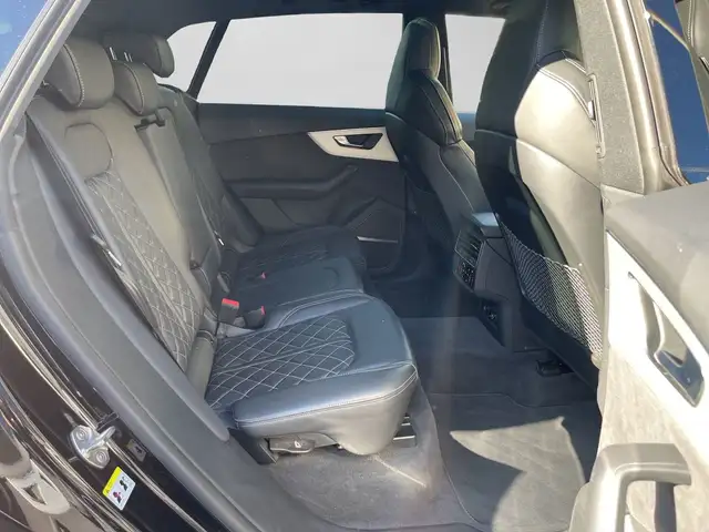 Audi Q8 view 6