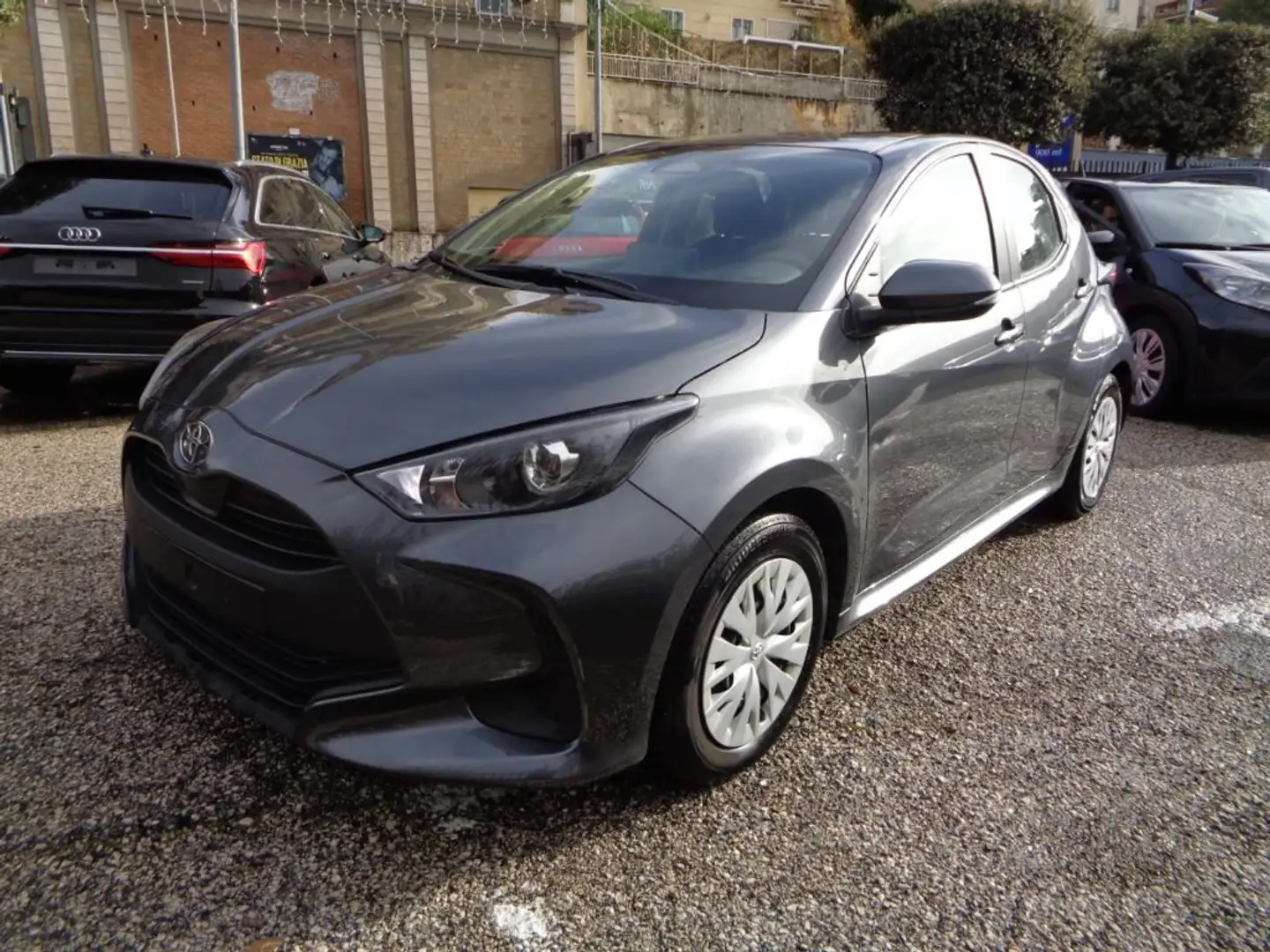 Toyota Yaris 1500 HYBRID 5P ACTIVE AUT.ITA PREZZO SENZA VINCOLI Grey - 2