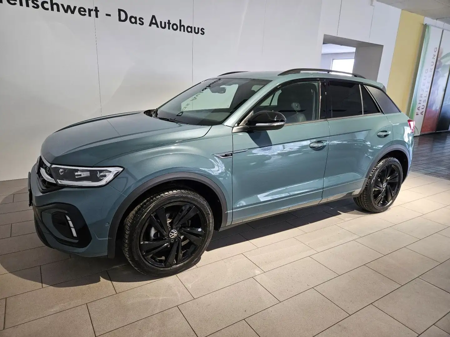 Volkswagen T-Roc 1.5 TSI R-Line DSG Standhzg AHK LED Navi ACC Blauw - 2